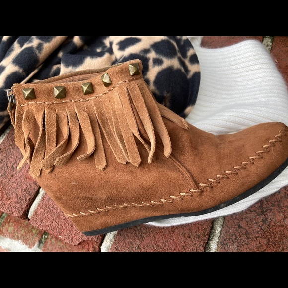 Mossimo Supply Co. Shoes - Boho lifted heel short mocs